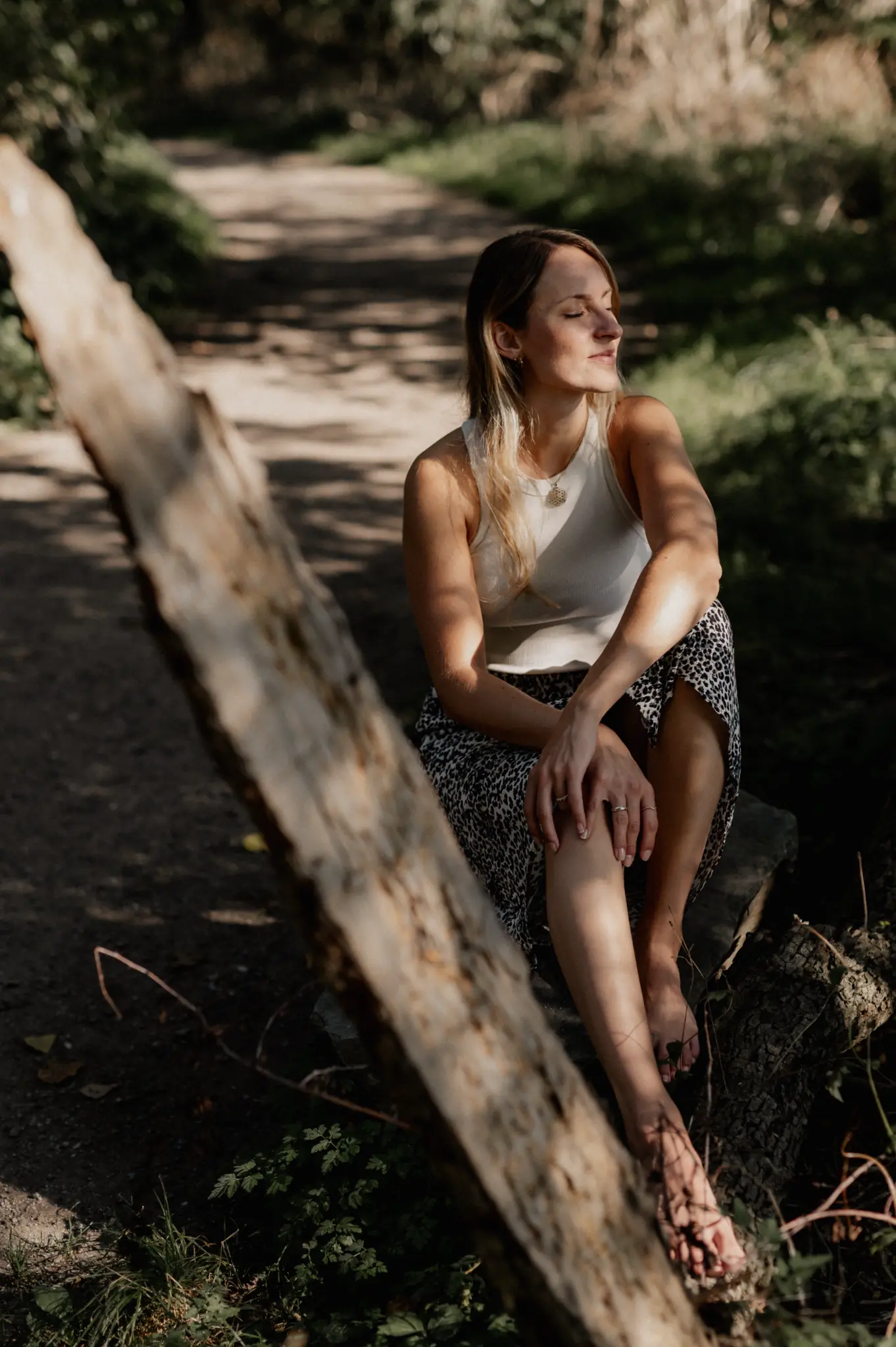 Frau in Ruhe in der Natur